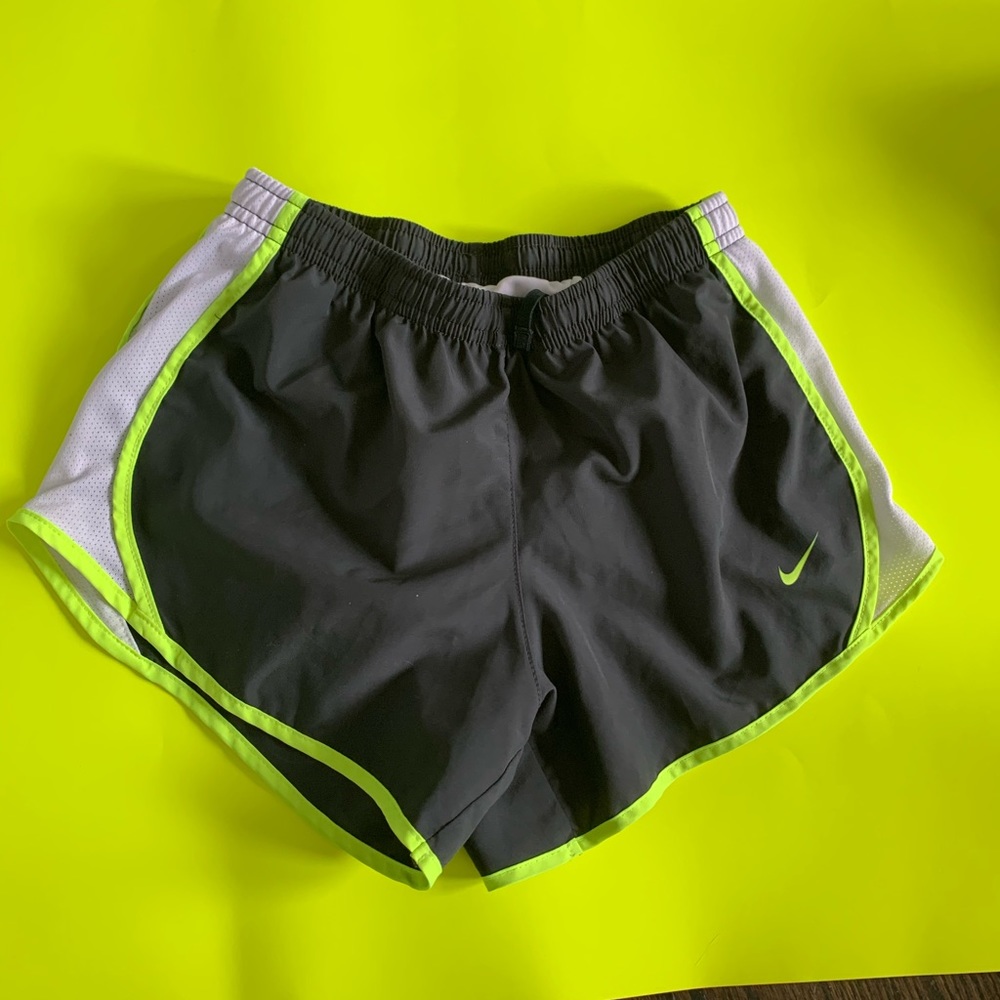 Girls Nike tempo shorts